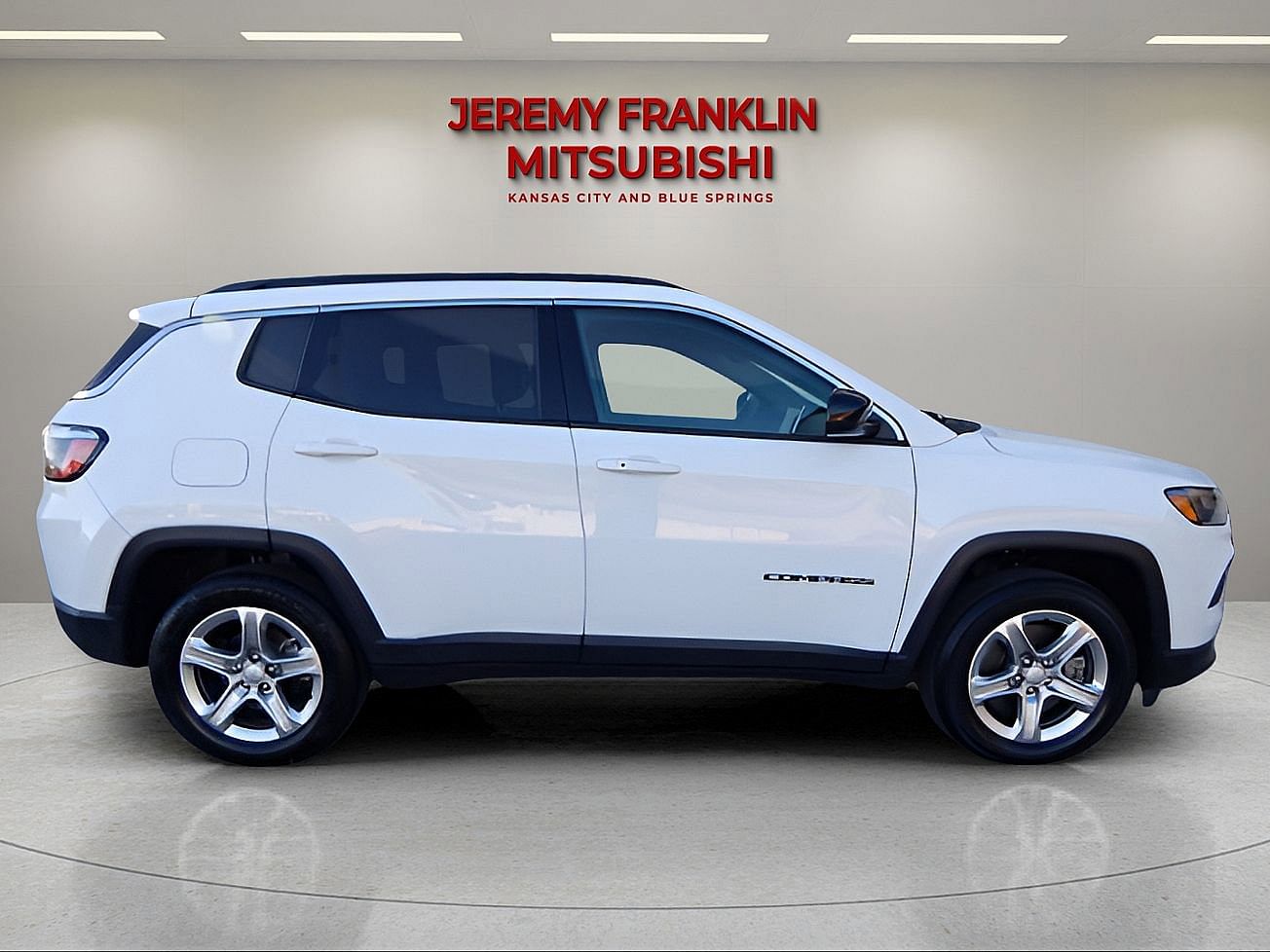 Used 2023 Jeep Compass Latitude with VIN 3C4NJDBN3PT552947 for sale in Kansas City, MO