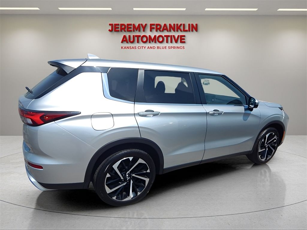 Used 2024 Mitsubishi Outlander SE with VIN JA4J4VA83RZ038433 for sale in Kansas City