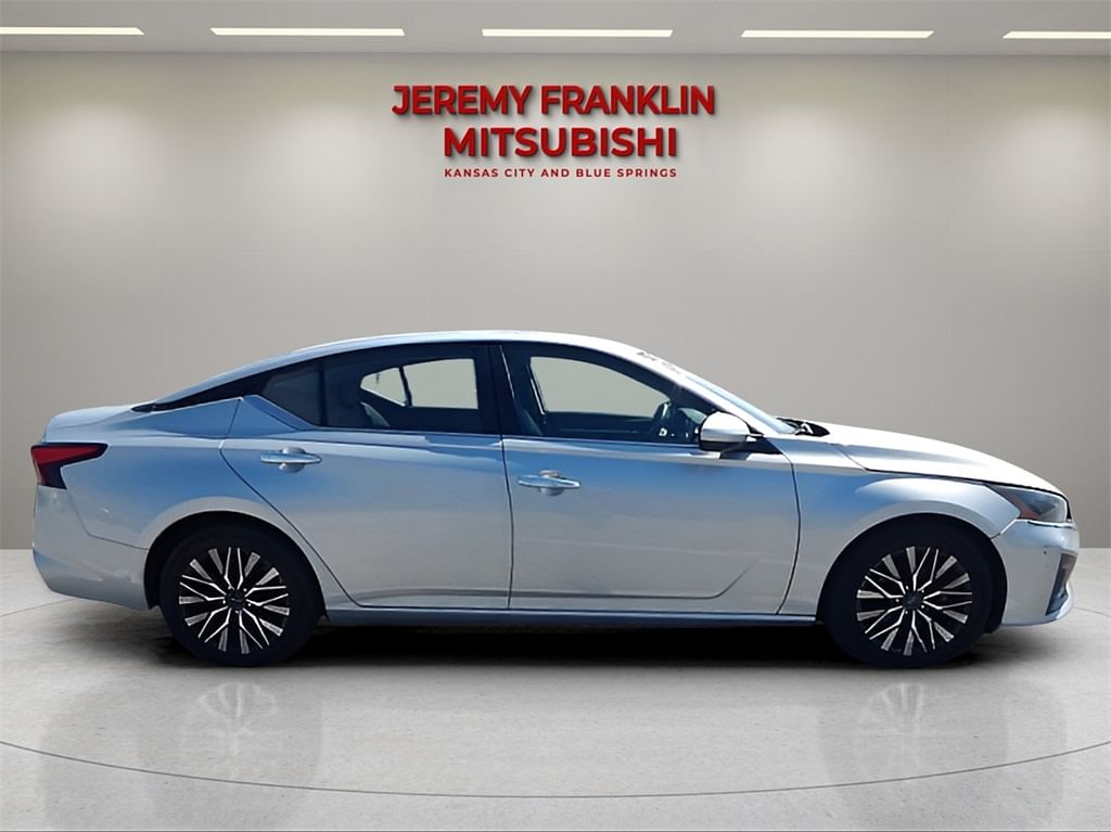 Used 2023 Nissan Altima SV with VIN 1N4BL4DV7PN329620 for sale in Kansas City