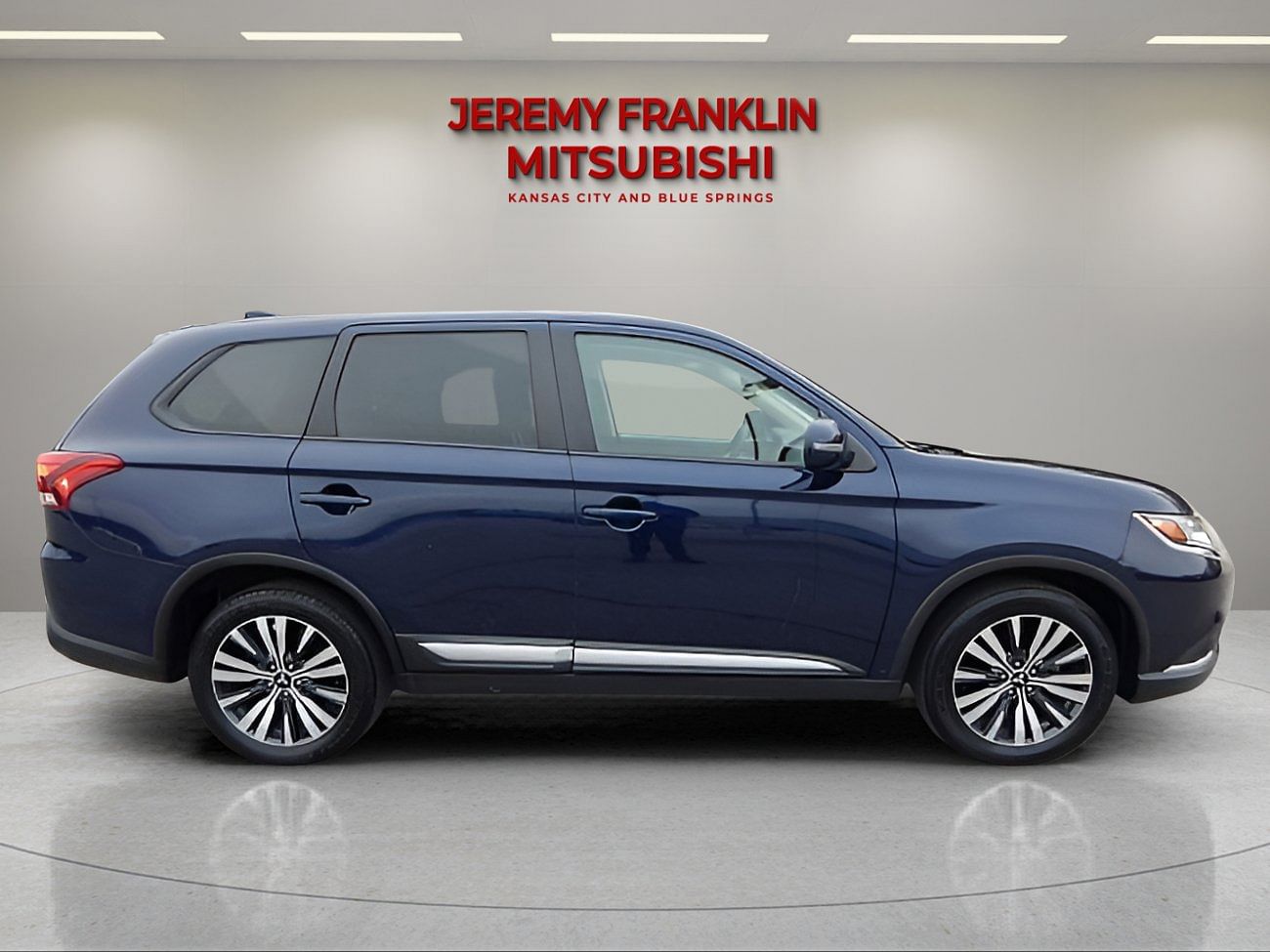 Used 2020 Mitsubishi Outlander SE with VIN JA4AZ3A38LZ044150 for sale in Kansas City