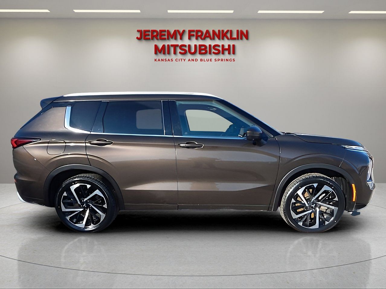 Used 2022 Mitsubishi Outlander SEL with VIN JA4J4VA84NZ034174 for sale in Kansas City