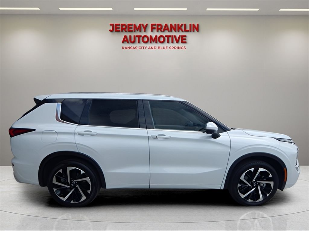Used 2023 Mitsubishi Outlander SEL with VIN JA4J3VA87PZ009940 for sale in Kansas City