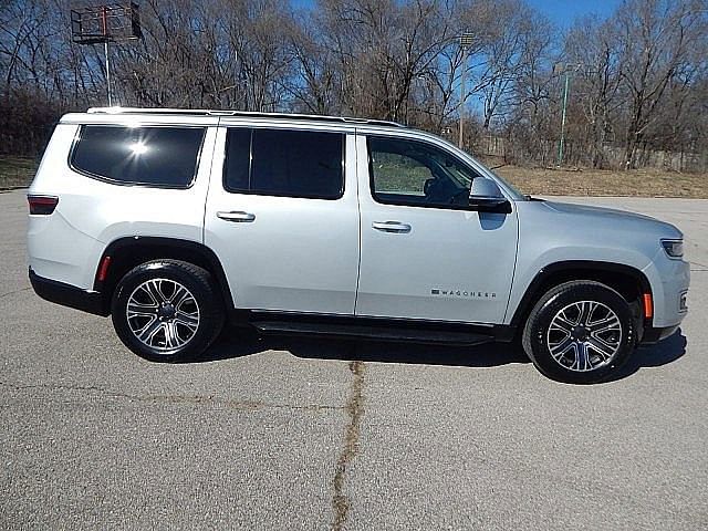 Used 2022 Jeep Wagoneer Series III with VIN 1C4SJVDT3NS205685 for sale in Kansas City