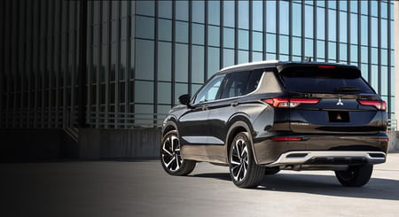 A gray 2025 Mitsubishi Eclipse Cross