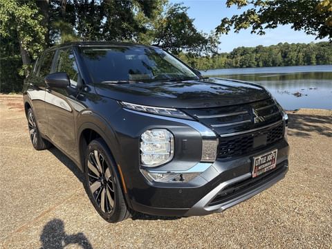 1 image of 2025 Mitsubishi Outlander SE