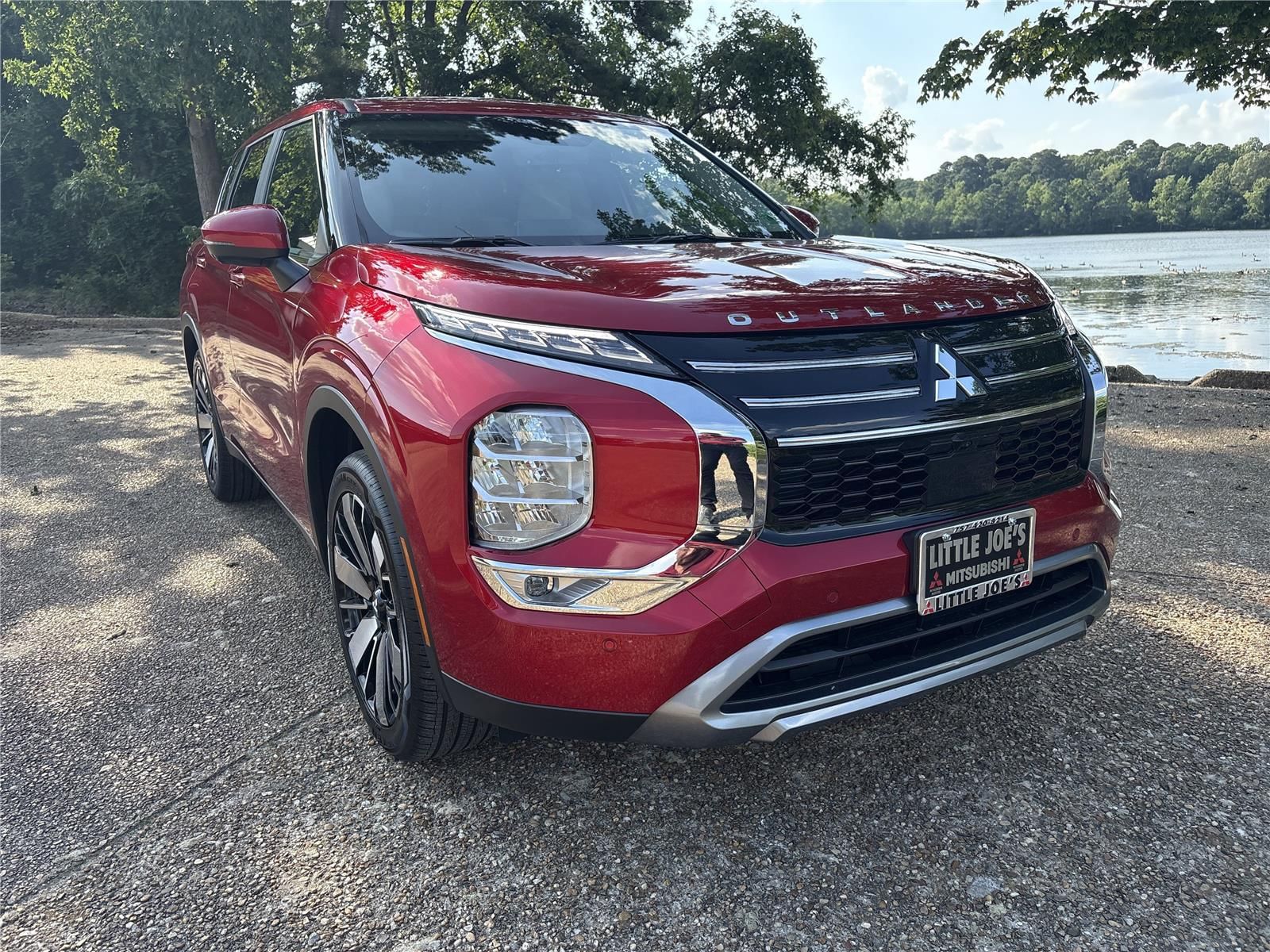 2025 Mitsubishi Outlander SE's photo