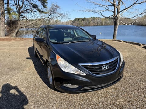 1 image of 2013 Hyundai Sonata GLS
