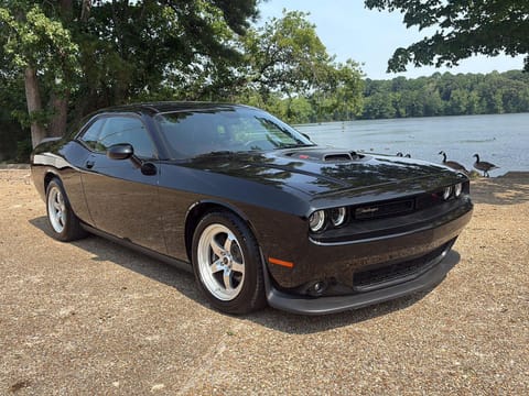 1 image of 2016 Dodge Challenger 392 Hemi Scat Pack Shaker