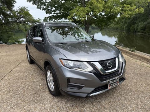 1 image of 2017 Nissan Rogue SV