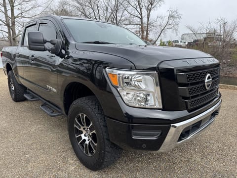 1 image of 2022 Nissan Titan SV