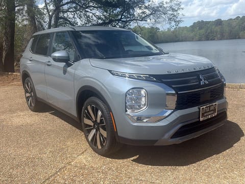 1 image of 2026 Mitsubishi Outlander SE
