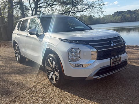 1 image of 2026 Mitsubishi Outlander SE