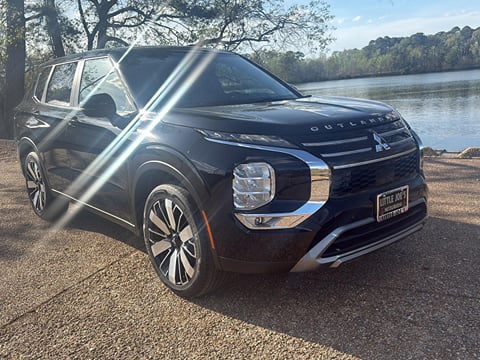 1 image of 2026 Mitsubishi Outlander SE