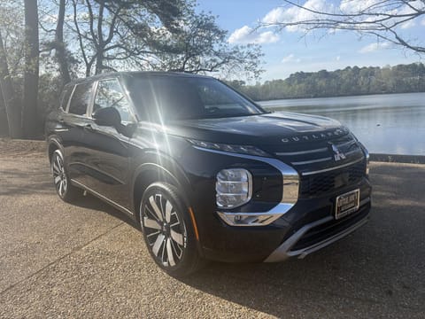 1 image of 2026 Mitsubishi Outlander SE