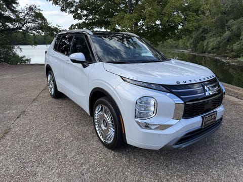 1 image of 2026 Mitsubishi Outlander SEL