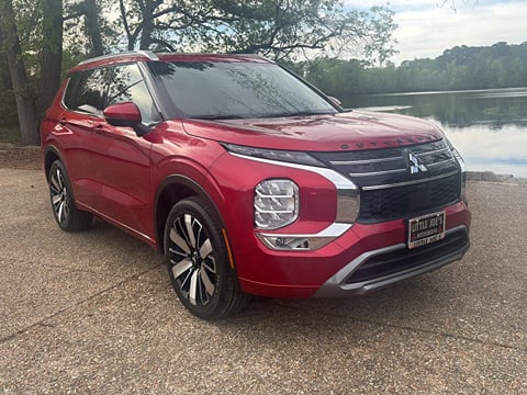 1 image of 2026 Mitsubishi Outlander SEL