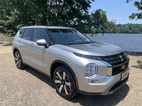 1 image of 2025 Mitsubishi Outlander SE