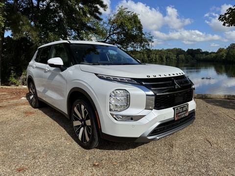 1 image of 2025 Mitsubishi Outlander SE