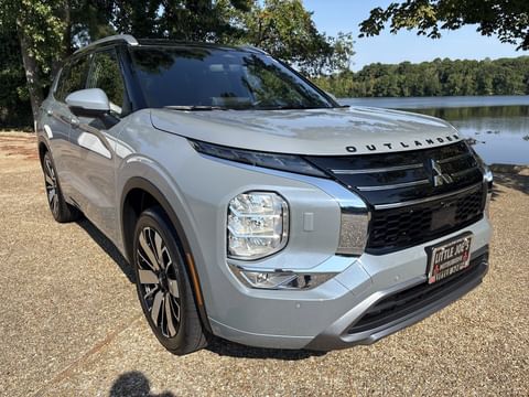 1 image of 2025 Mitsubishi Outlander SEL