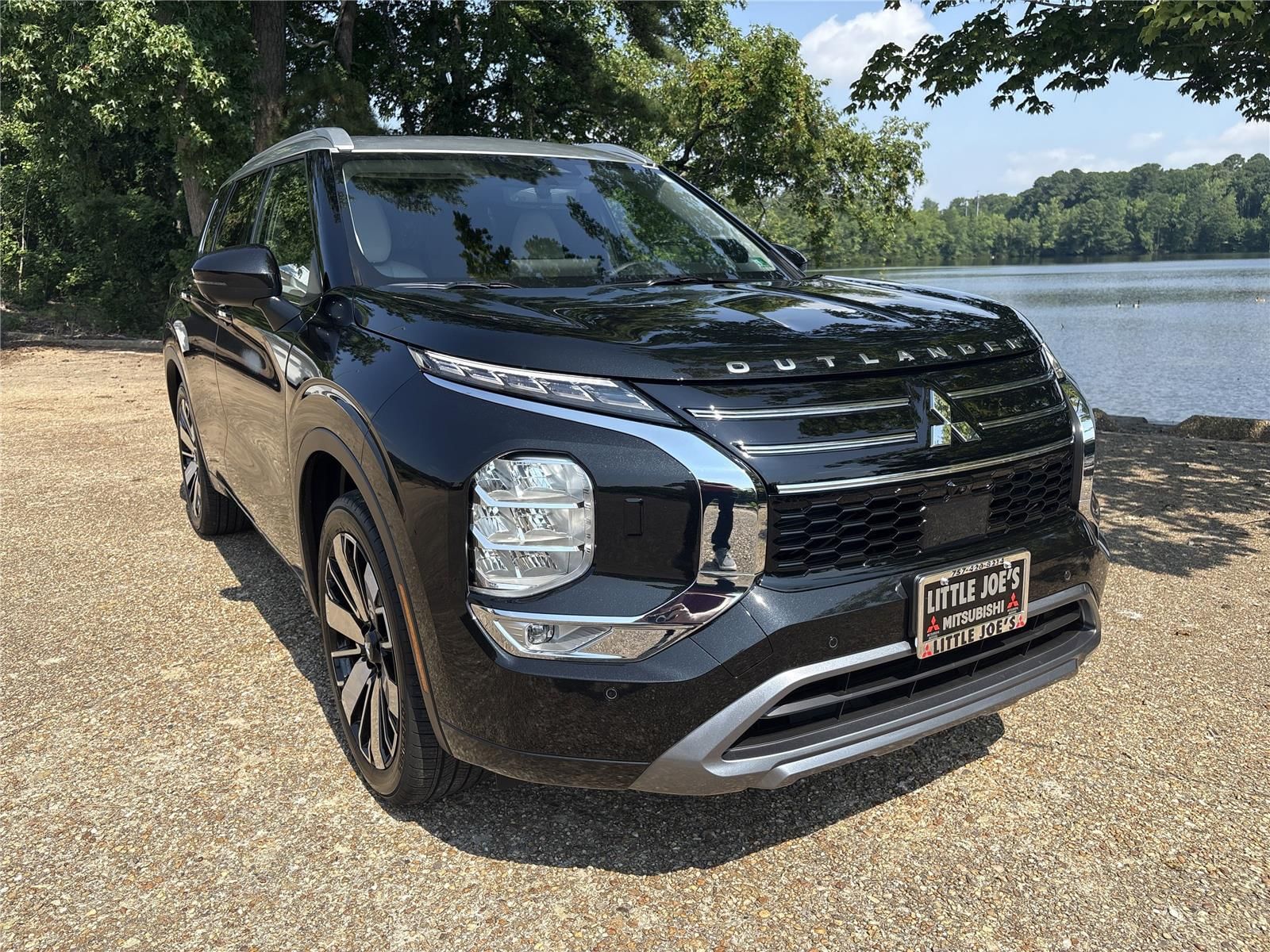 2025 Mitsubishi Outlander SEL Platinum Edition's photo