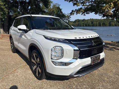 1 image of 2025 Mitsubishi Outlander SE