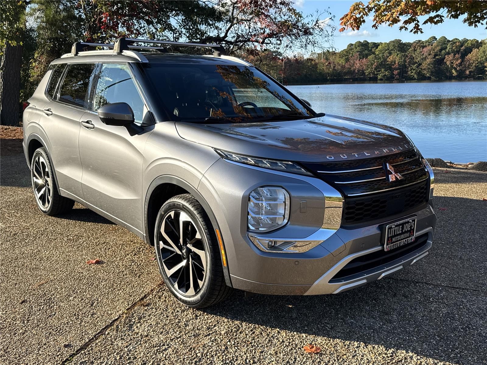2022 Mitsubishi Outlander SEL's photo