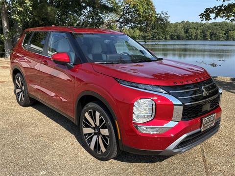 1 image of 2025 Mitsubishi Outlander SE
