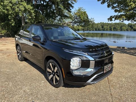 1 image of 2025 Mitsubishi Outlander SE