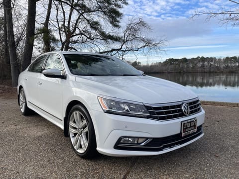 1 image of 2017 Volkswagen Passat 1.8T SE w/Technology