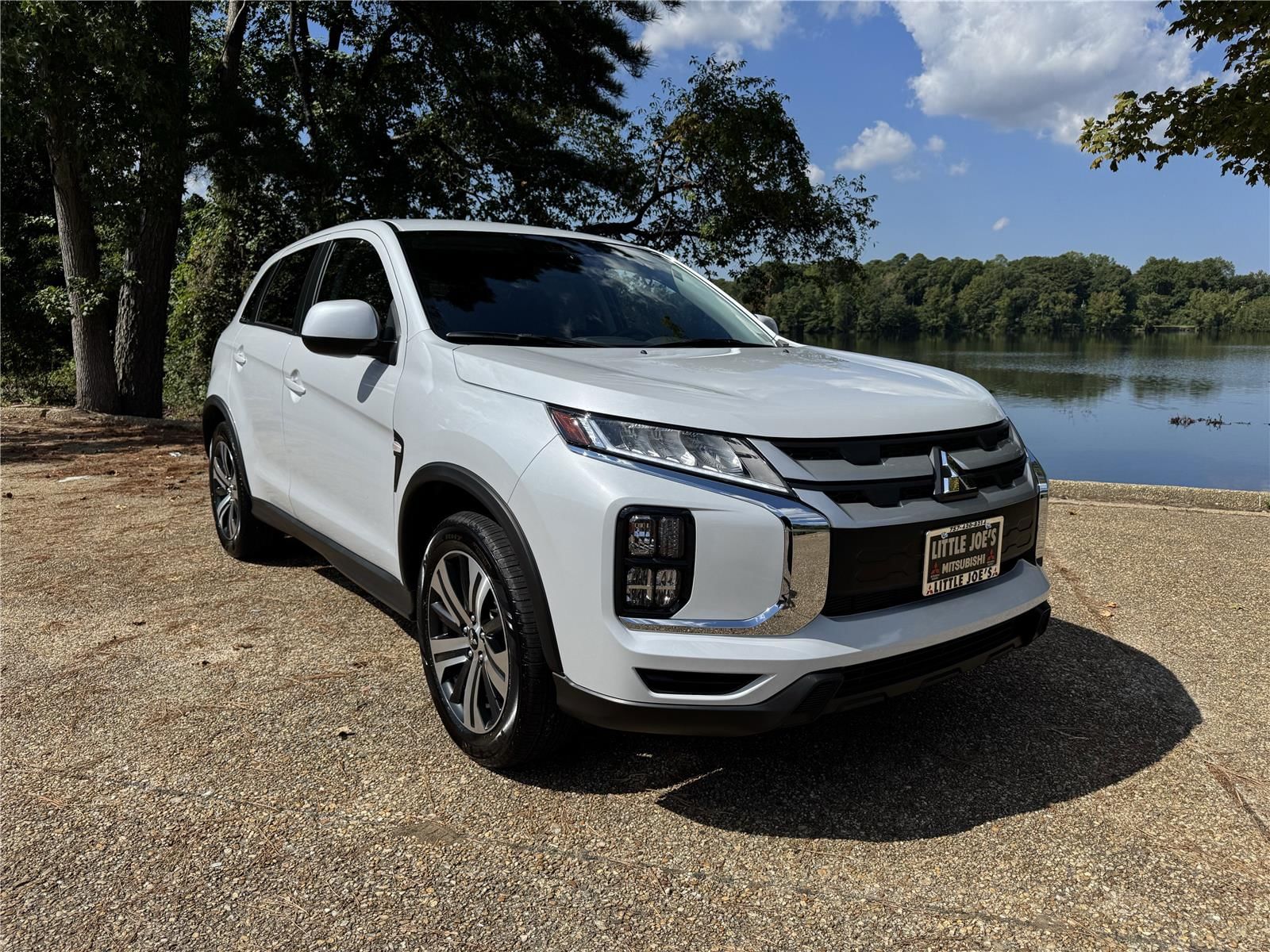 2025 Mitsubishi Outlander Sport ES's photo