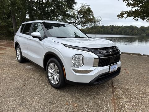 1 image of 2025 Mitsubishi Outlander ES