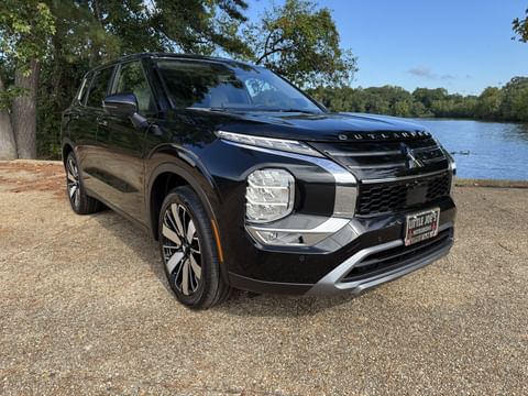 1 image of 2025 Mitsubishi Outlander SE