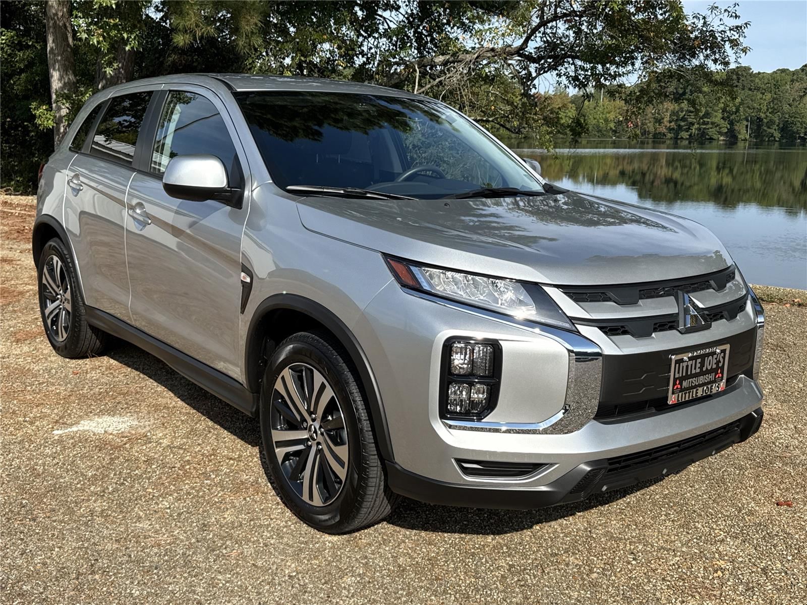 2025 Mitsubishi Outlander Sport ES's photo