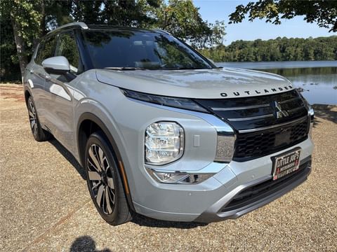 1 image of 2025 Mitsubishi Outlander SEL