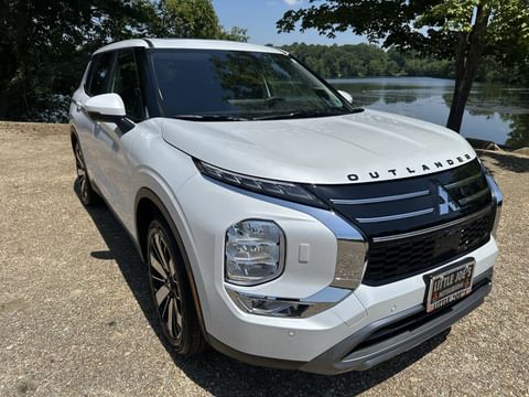 1 image of 2025 Mitsubishi Outlander SE