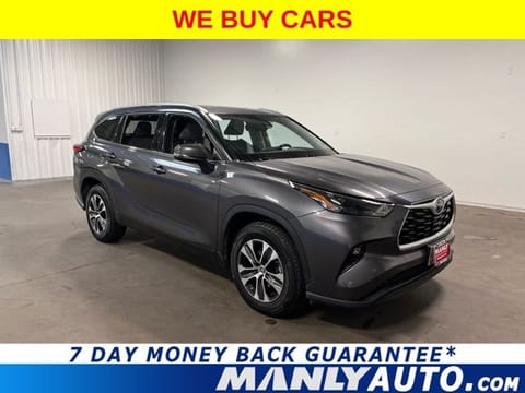 1 image of 2022 Toyota Highlander Hybrid XLE