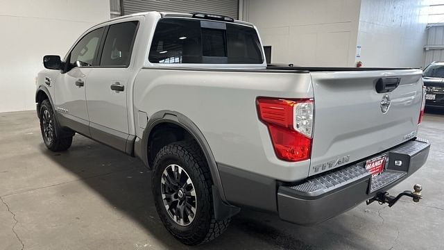 2017 Nissan Titan PRO-4X photo 5