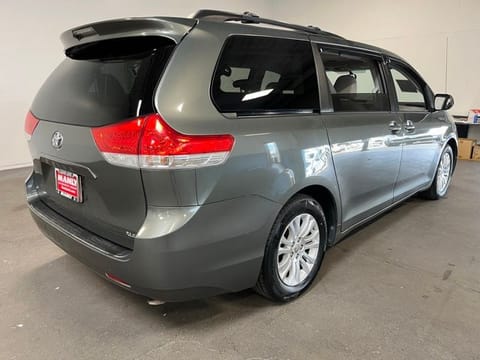 2011 Toyota Sienna XLE