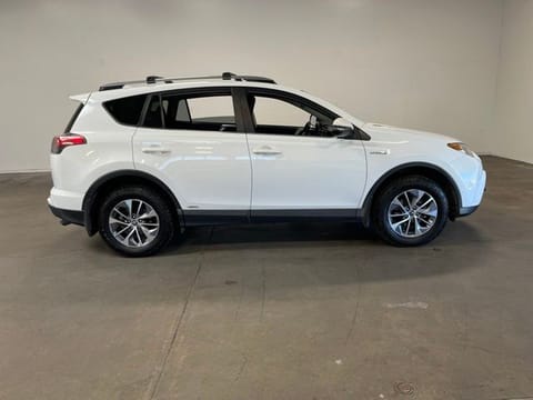 2017 Toyota RAV4 Hybrid XLE