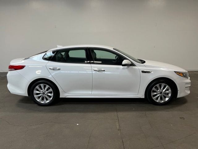 Used 2018 Kia Optima EX with VIN 5XXGU4L32JG183594 for sale in Santa Rosa, CA
