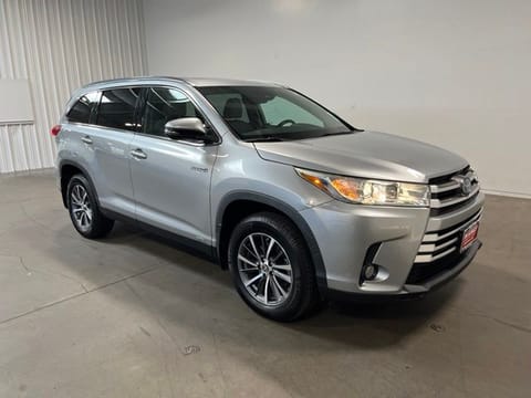 1 image of 2019 Toyota Highlander Hybrid XLE