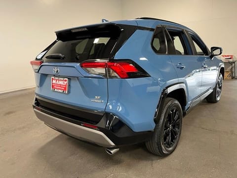 2022 Toyota RAV4 Hybrid SE