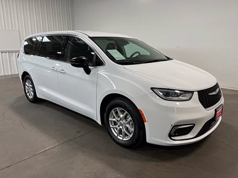 1 image of 2024 Chrysler Pacifica Touring L