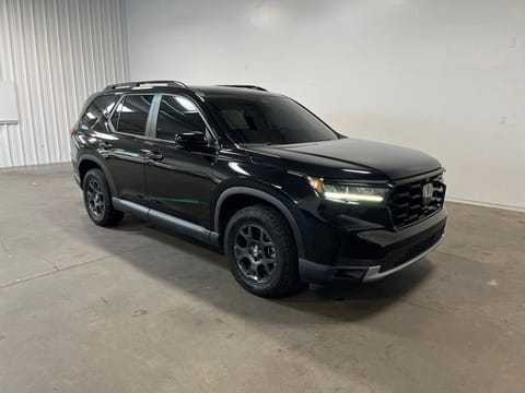1 image of 2024 Honda Pilot TrailSport
