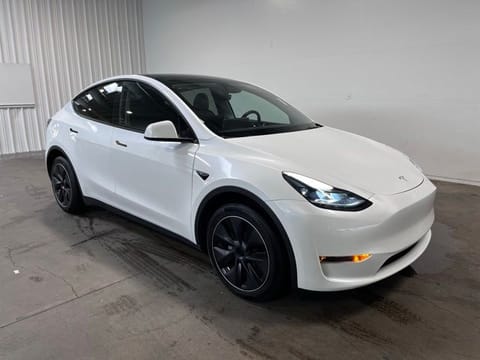 1 image of 2024 Tesla Model Y Long Range