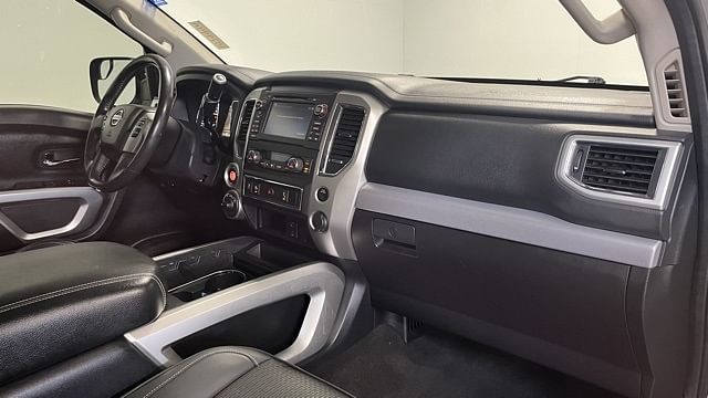 2017 Nissan Titan PRO-4X photo 11