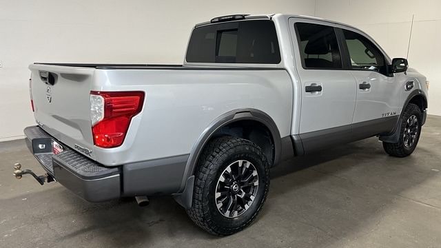 2017 Nissan Titan PRO-4X photo 3