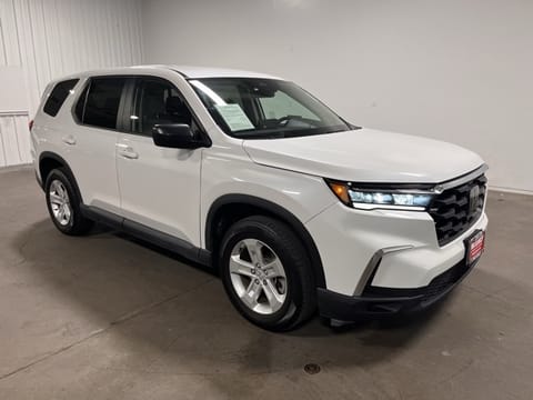 1 image of 2023 Honda Pilot LX