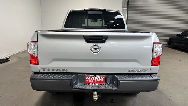 2017 Nissan Titan PRO-4X photo 4