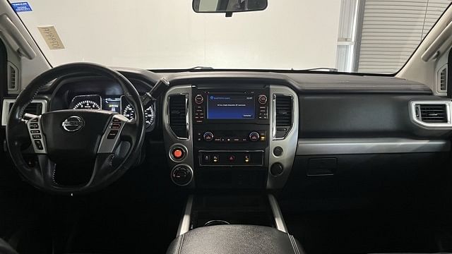 2017 Nissan Titan PRO-4X photo 18